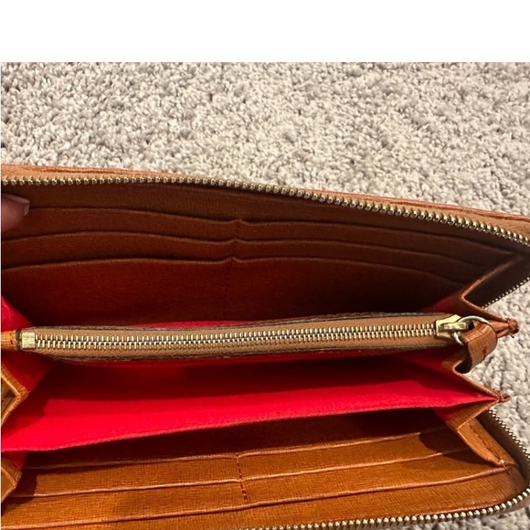 In excellent condition wallet. - Picture 3 of 10